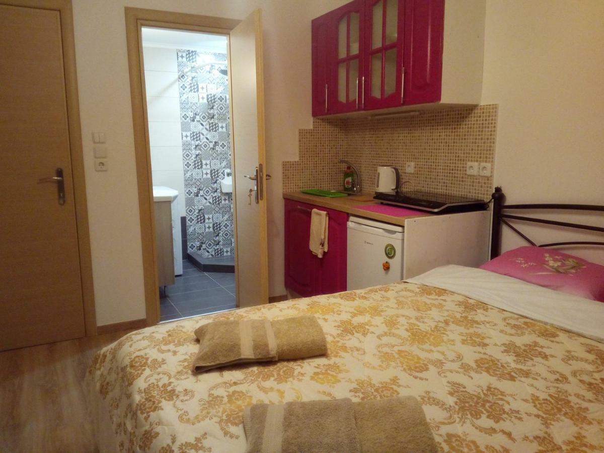 Comfortable Inexpensive Apartmets Near Metro Atene Esterno foto